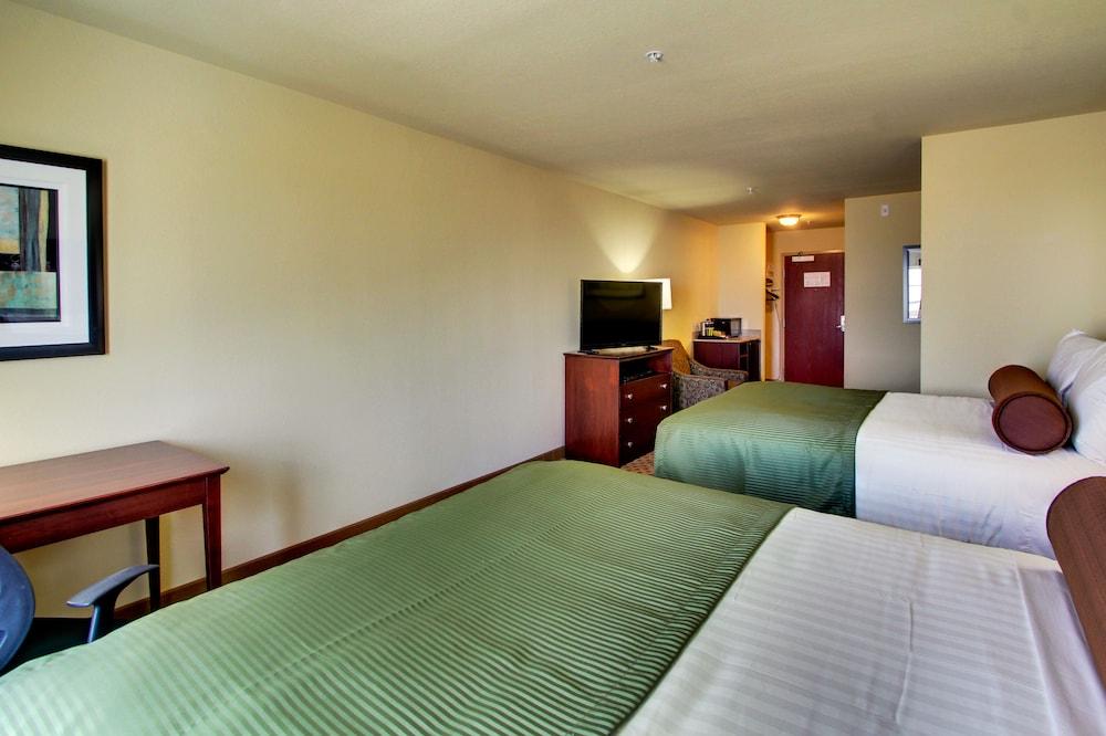 Stanton Inn & Suites photo 36