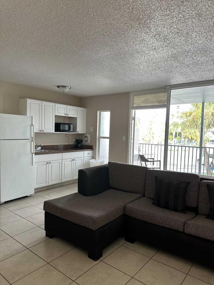 Clearwater Suites photo 2