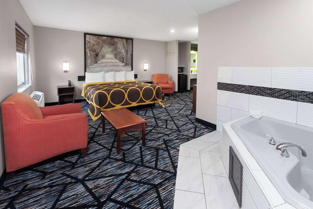 Super 8 by Wyndham Olney photo 6