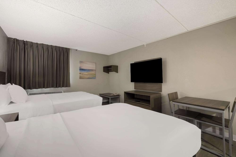Suburban Studios Milwaukee Airport photo 39