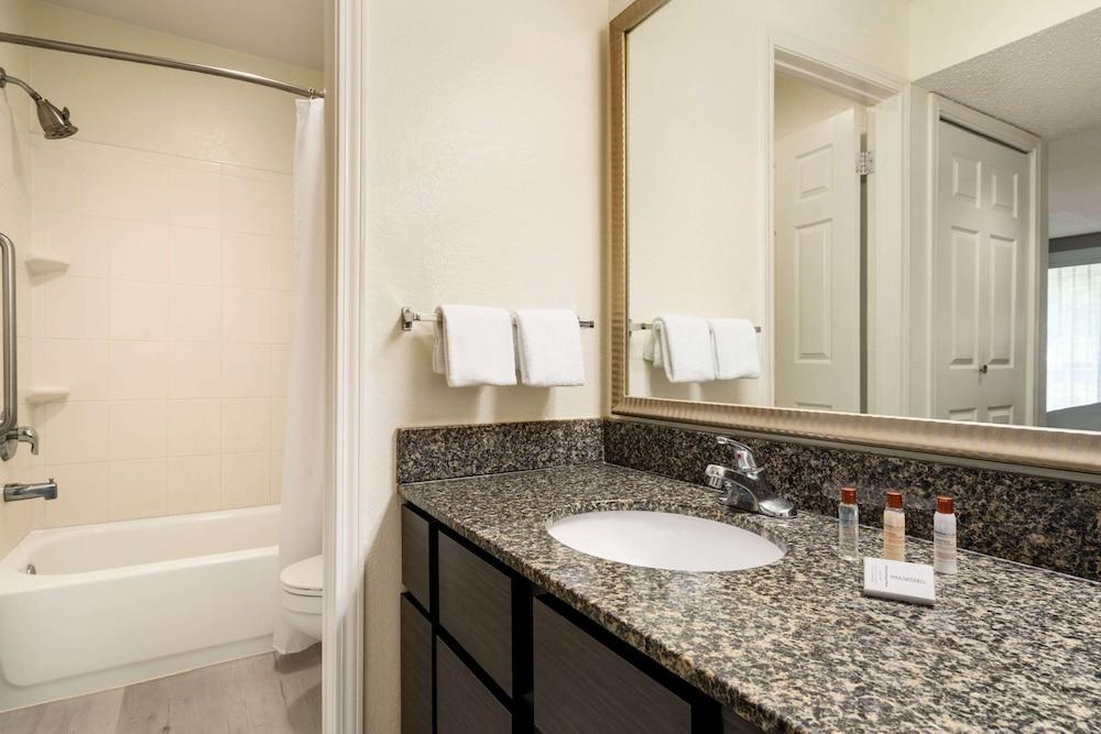 Hawthorn Suites by Wyndham Tinton Falls photo 18