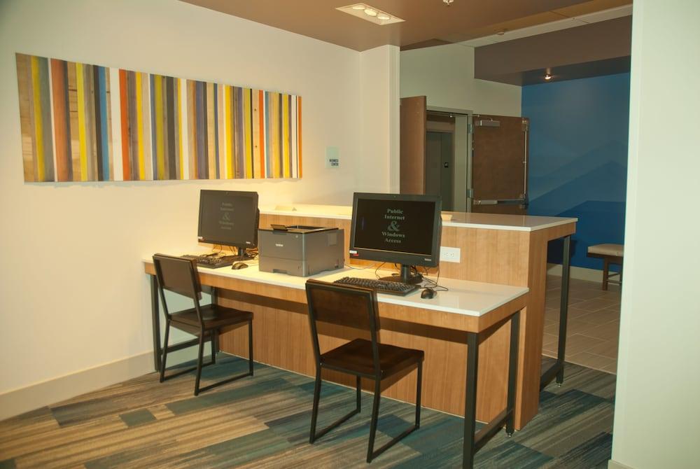 Holiday Inn Express & Suites Decatur by IHG photo 10