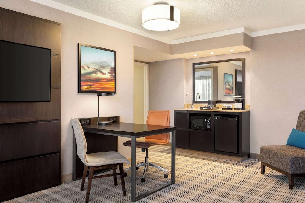 Embassy Suites by Hilton Kansas City Overland Park photo 17