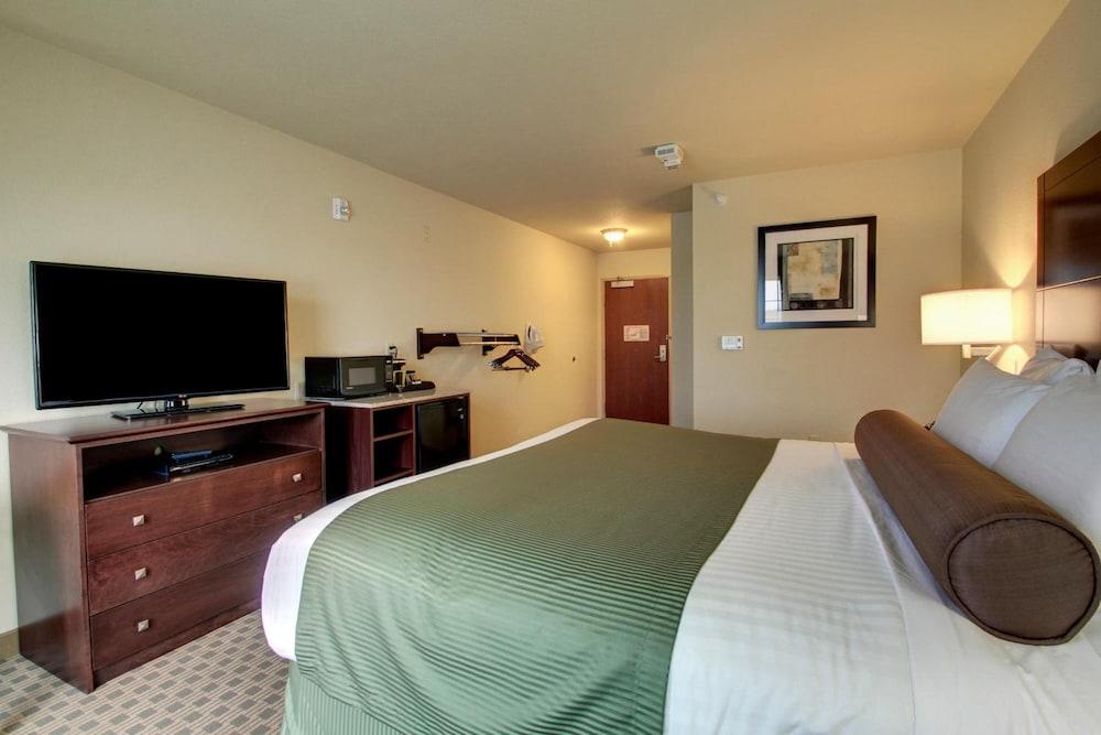 Stanton Inn & Suites photo 41