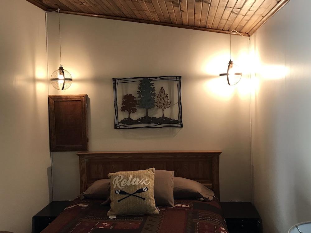 Bullwinkles Rustic Lodge photo 3
