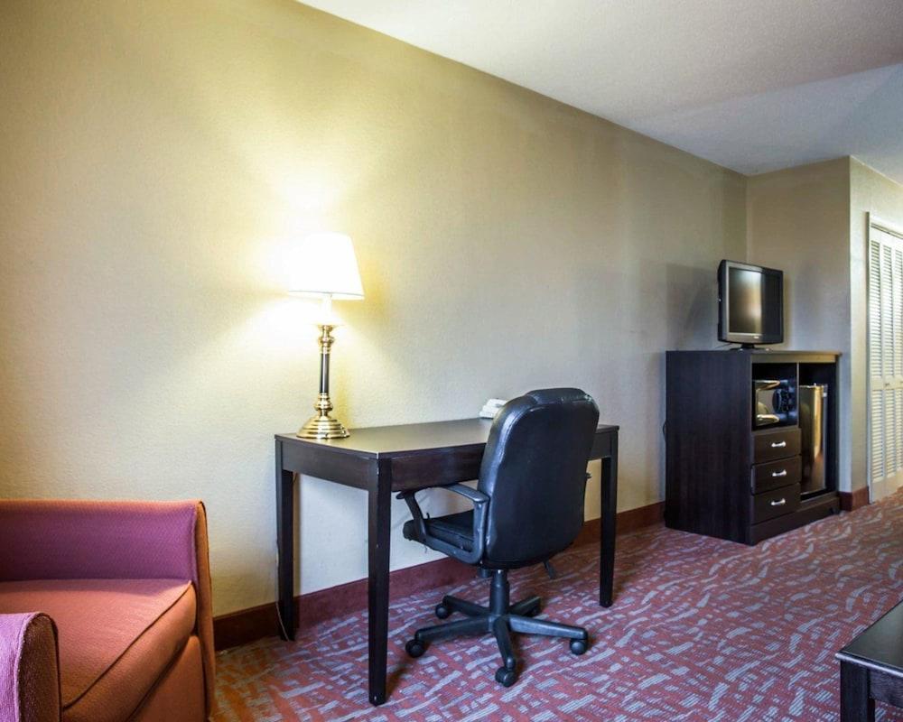 Quality Inn & Suites Monroe photo 24