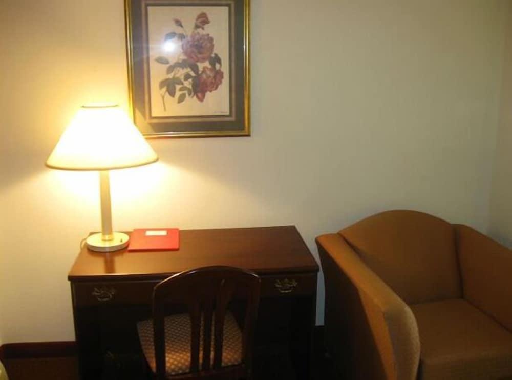 Red Carpet Inn Chambersburg photo 2