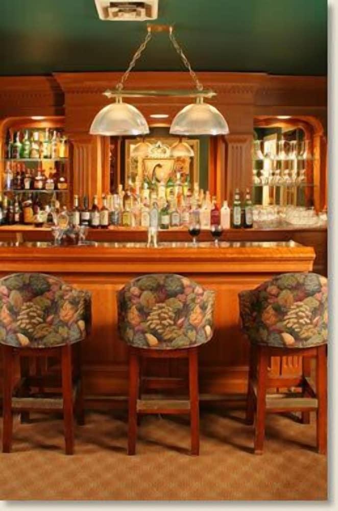 Crestmont Inn photo 38