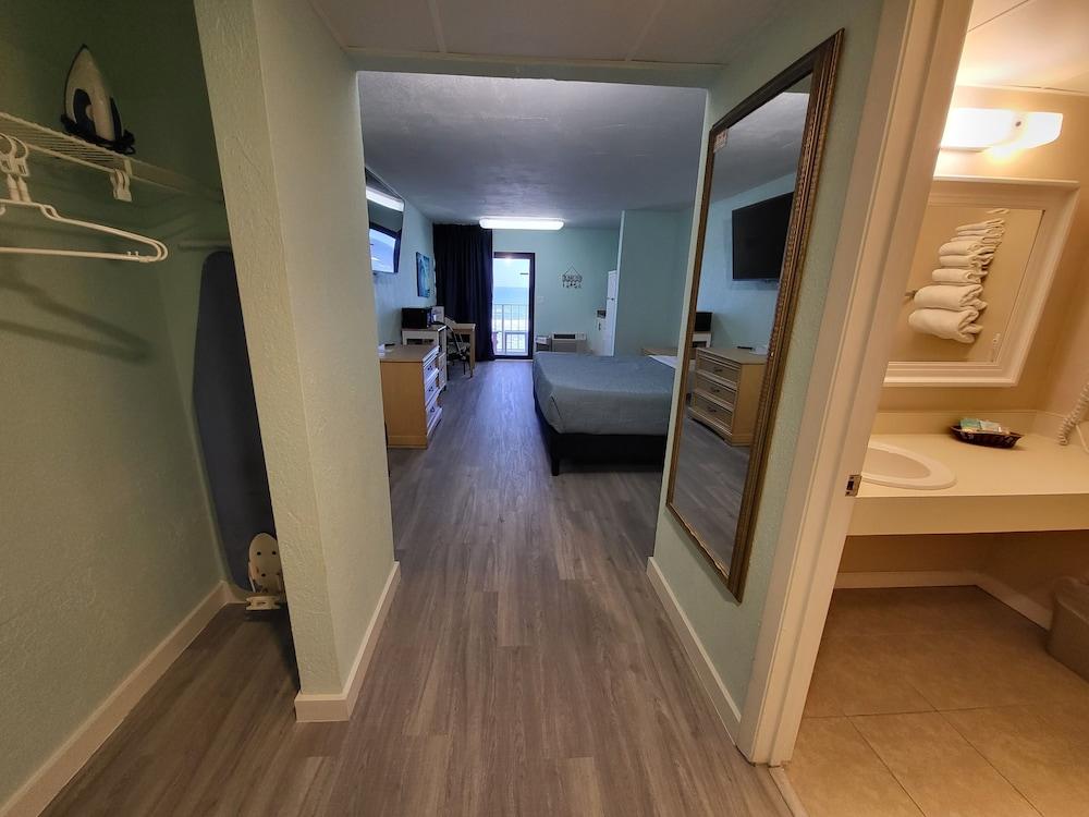 Beachside Hotel photo 37