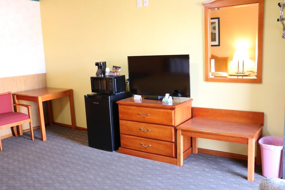 Frontier Motel photo 39
