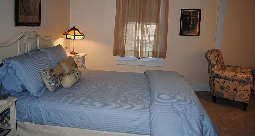 Crestmont Inn photo 21