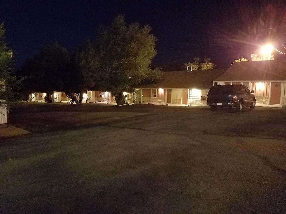 Moorcourt Motel photo 8