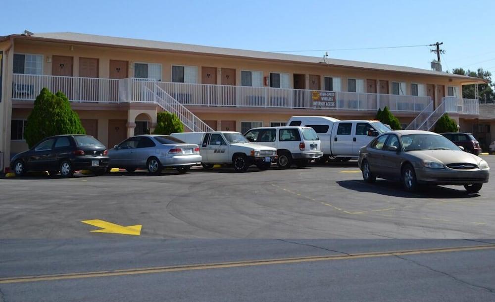 Budget Inn of Needles photo 14