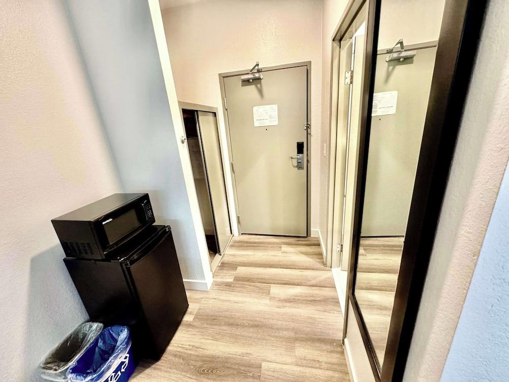 Baymont by Wyndham Richmond I-70 photo 14
