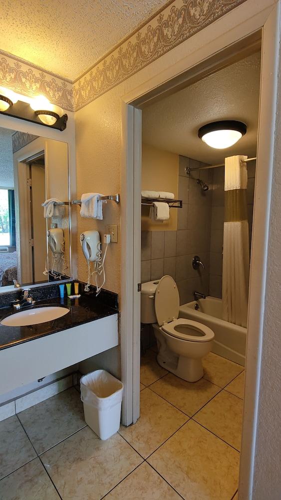 Countryside Inn & Suites photo 25