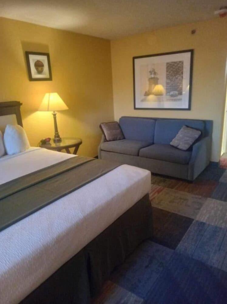 Signature Hotel photo 2