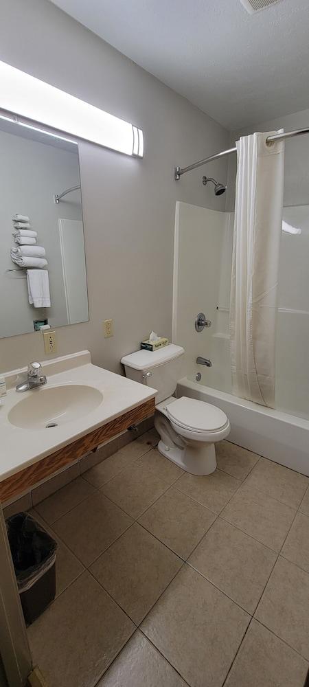 Mountaineer Inn photo 7