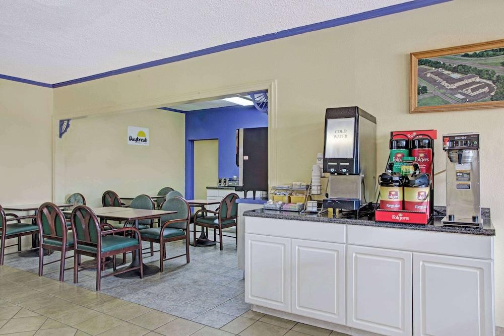 Days Inn by Wyndham Benson photo 14