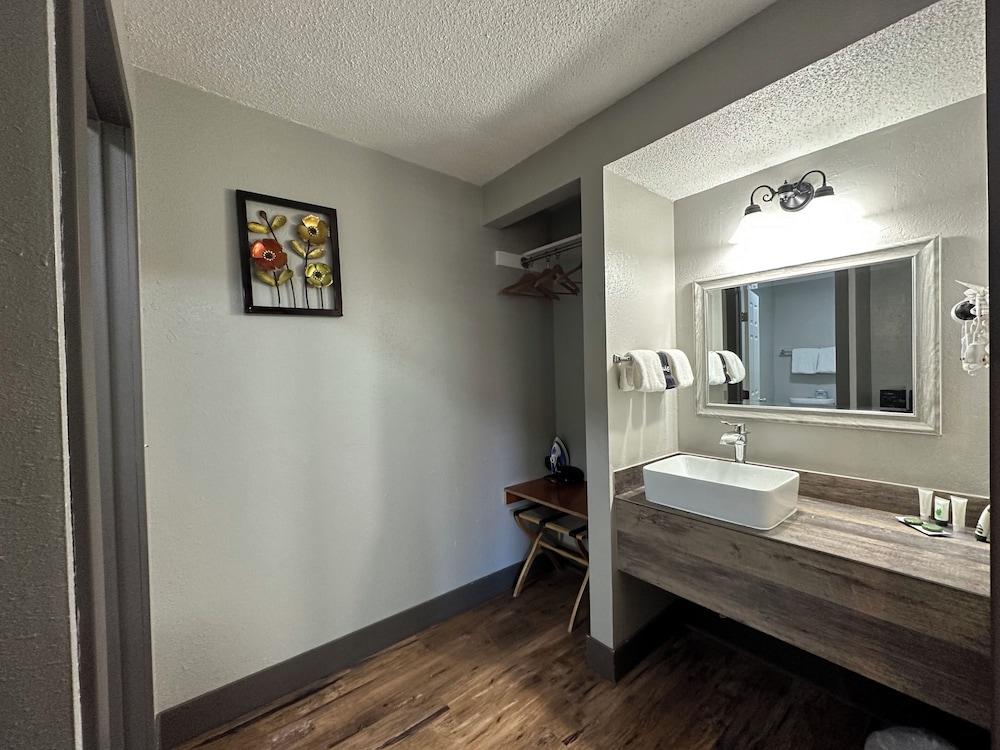 Lake Ridge Hotel photo 5