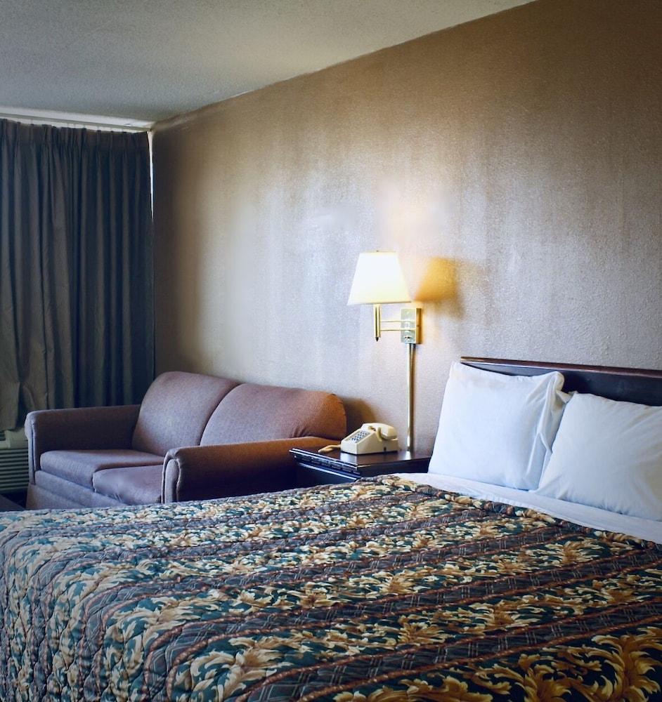 Rodeway Inn Monroe photo 8