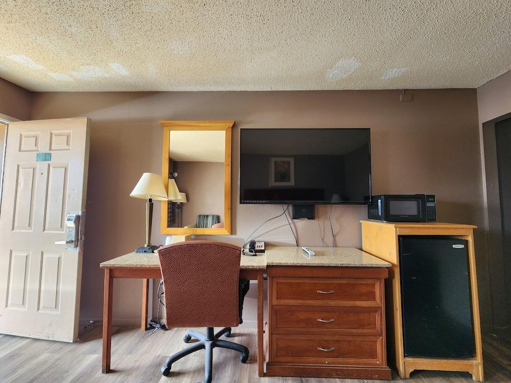 Satellite Inn photo 11
