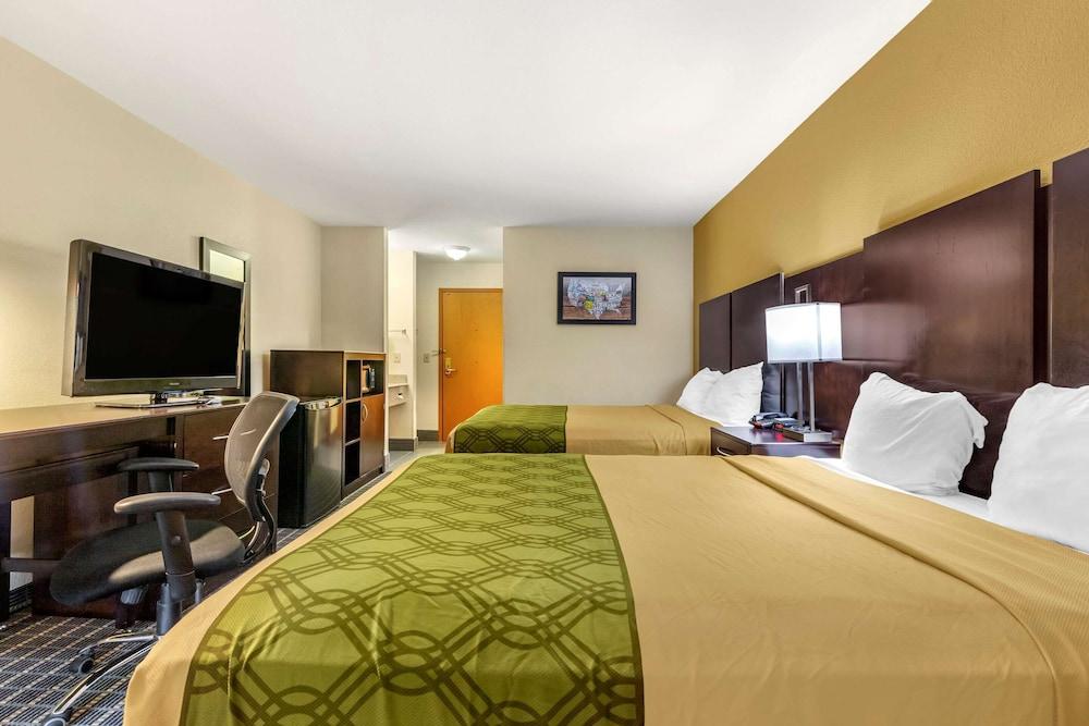 Econo Lodge Brunswick Travel Center photo 29