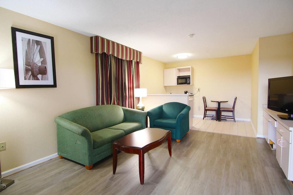 Quality Inn & Suites Franklin photo 11