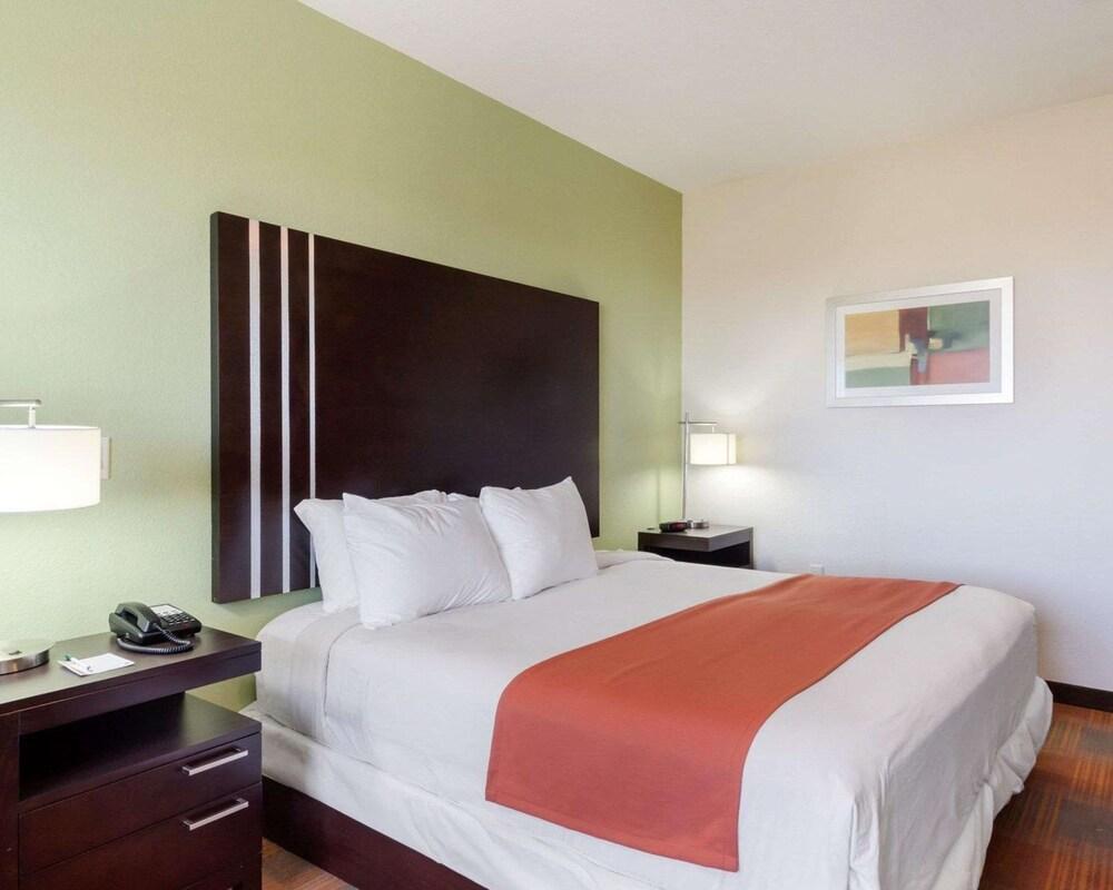 Garner Hotel Victoria - East by IHG photo 24