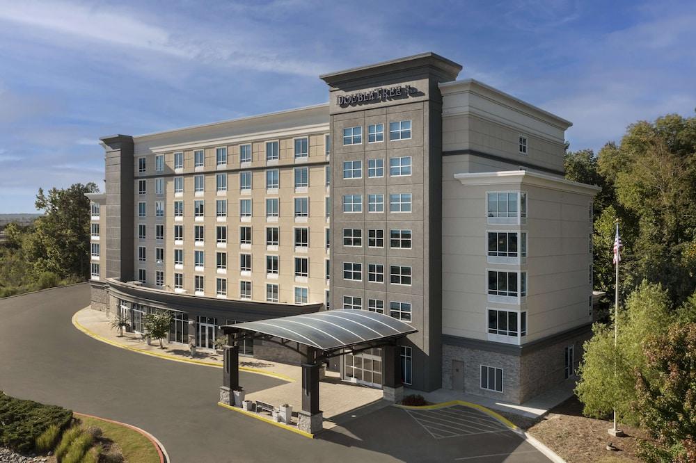 Doubletree by Hilton Chattanooga Hamilton Place photo 1