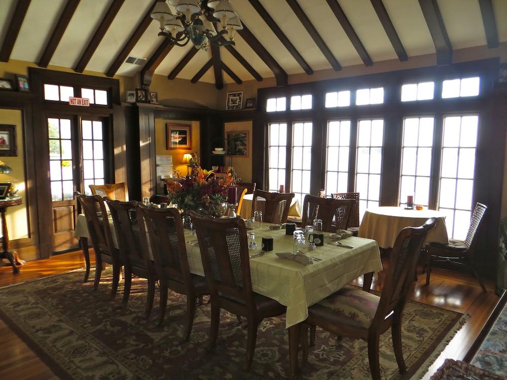 Boathouse Waterfront Lodging photo 43