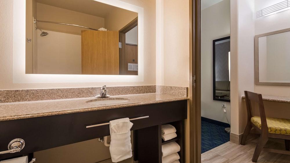 Best Western Plus Tulsa Inn & Suites photo 9