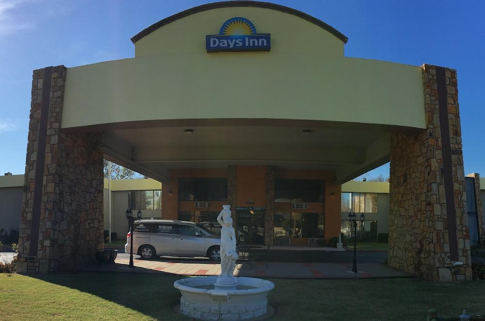 Days Inn by Wyndham Southern Hills/ORU photo 82