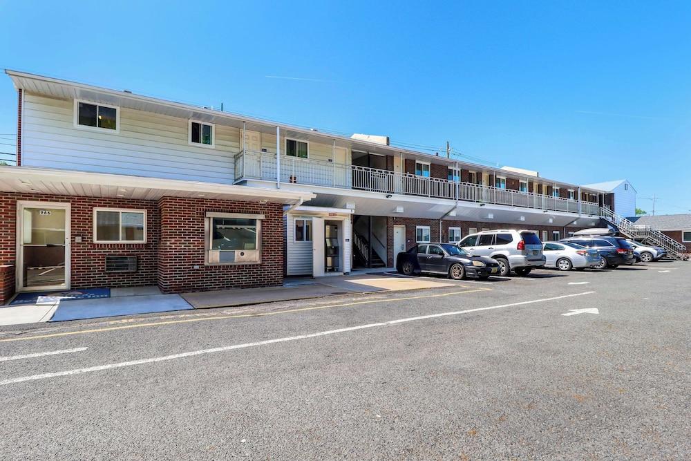 Americas Best Value Inn Avenel Woodbridge photo 26