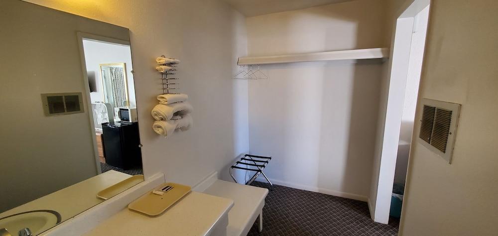 Budget Inn photo 46