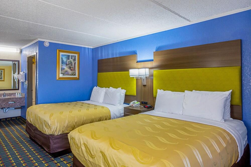 Quality Inn & Suites near Six Flags East photo 12