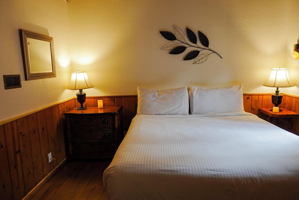 Sleepy Hollow Cabins and Hotel photo 60