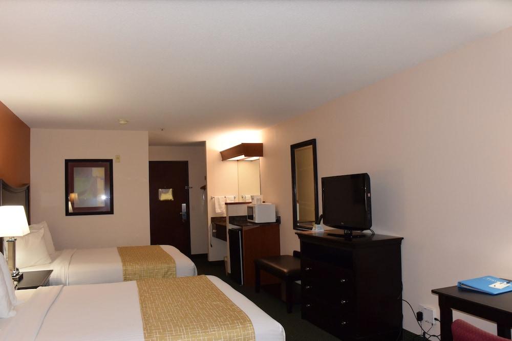 Travelodge Suites by Wyndham Newberg photo 100