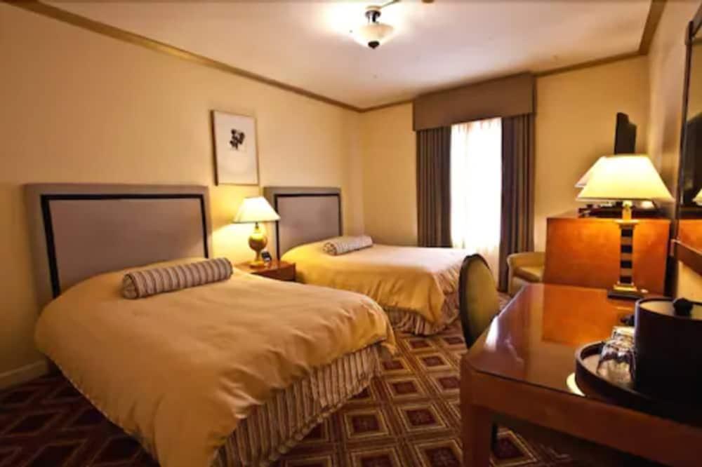 Embassy Hotel photo 27