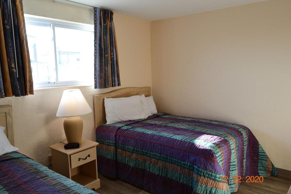 Royal Hawaiian Motel photo 10
