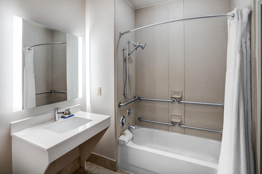 Holiday Inn Express and Suites Winona North by IHG photo 40