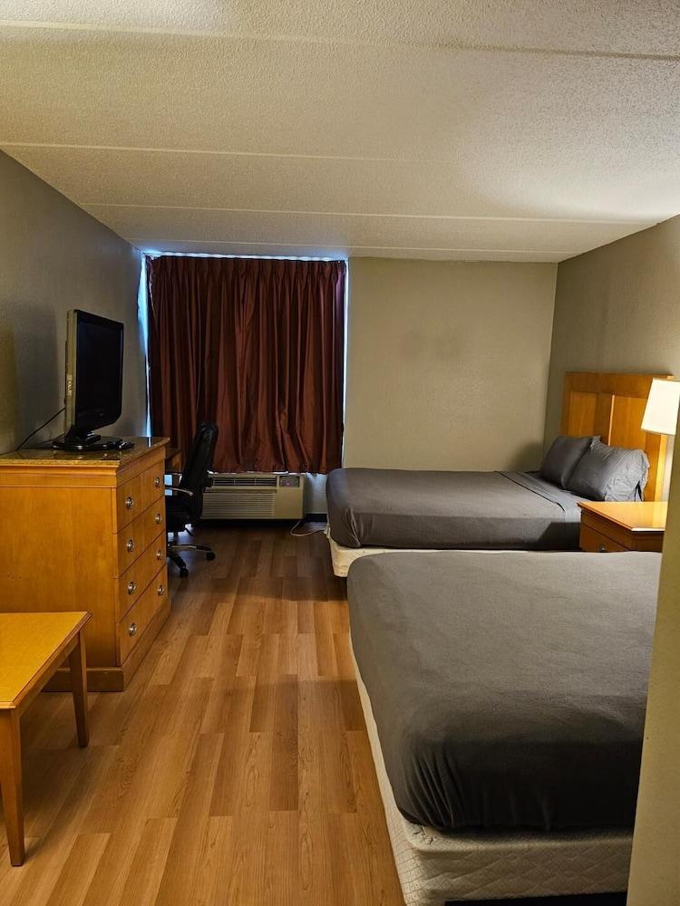 Madison Inn and Suites photo 15