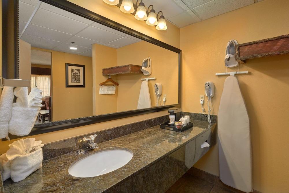Old Creek Lodge photo 15