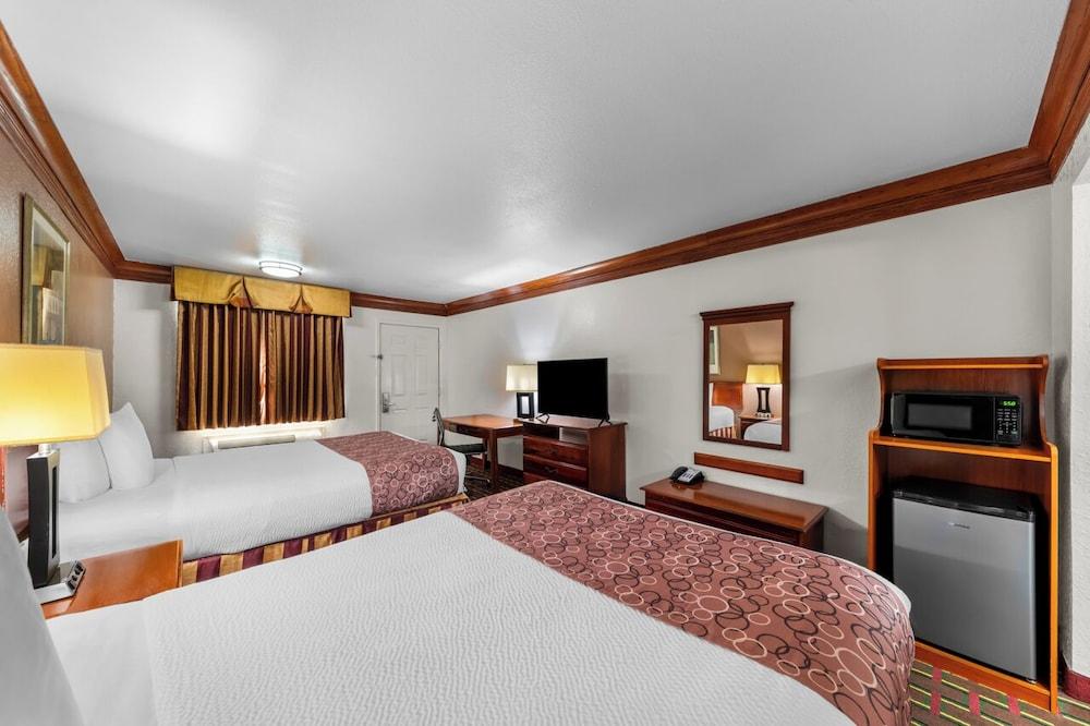 Scottish Inn Decatur photo 9