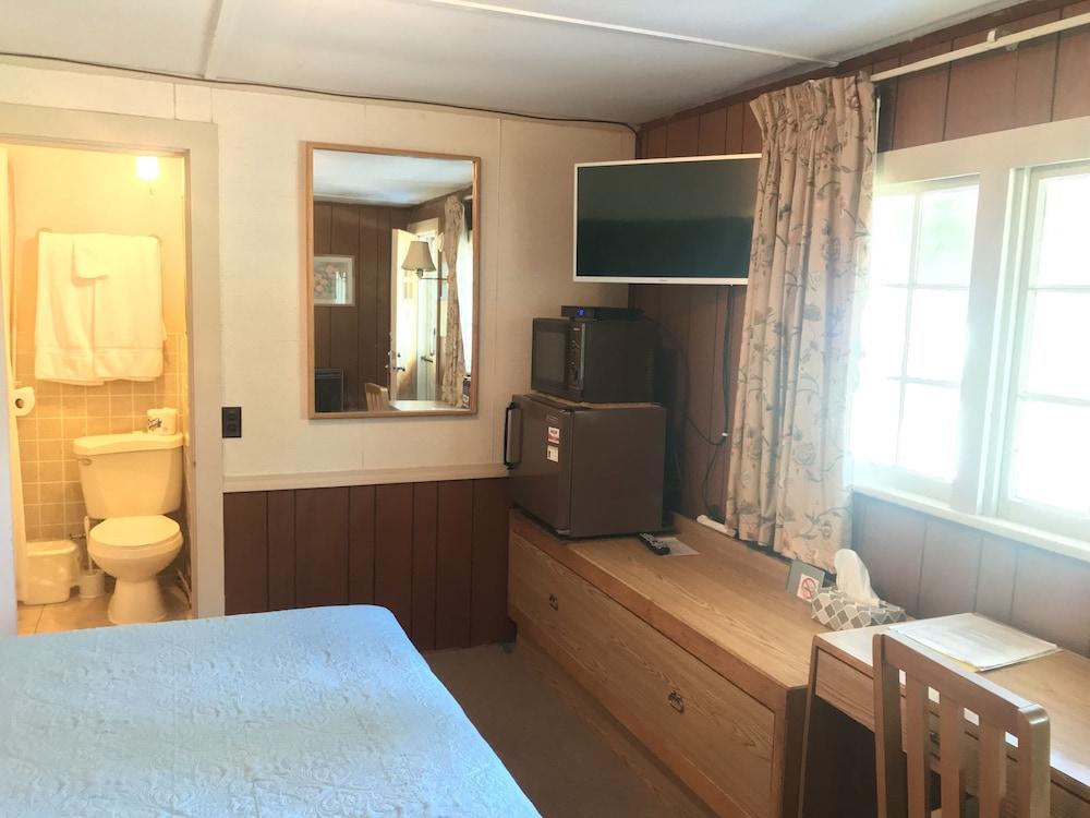 Chamber Lane Motel photo 33