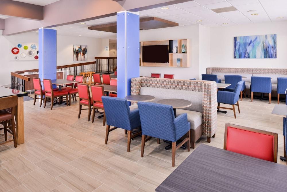 Holiday Inn Express Burlington by IHG photo 45