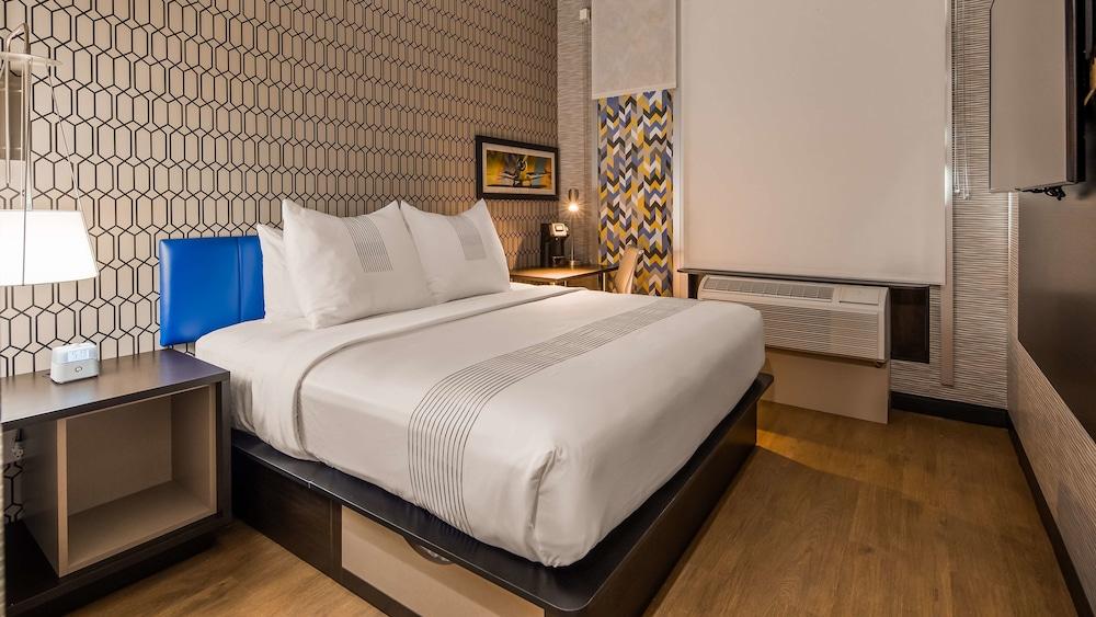 GLō Best Western Brooklyn NYC photo 8