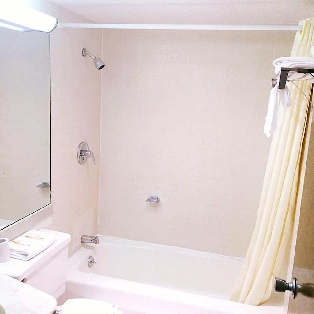 Travelers Inn photo 17