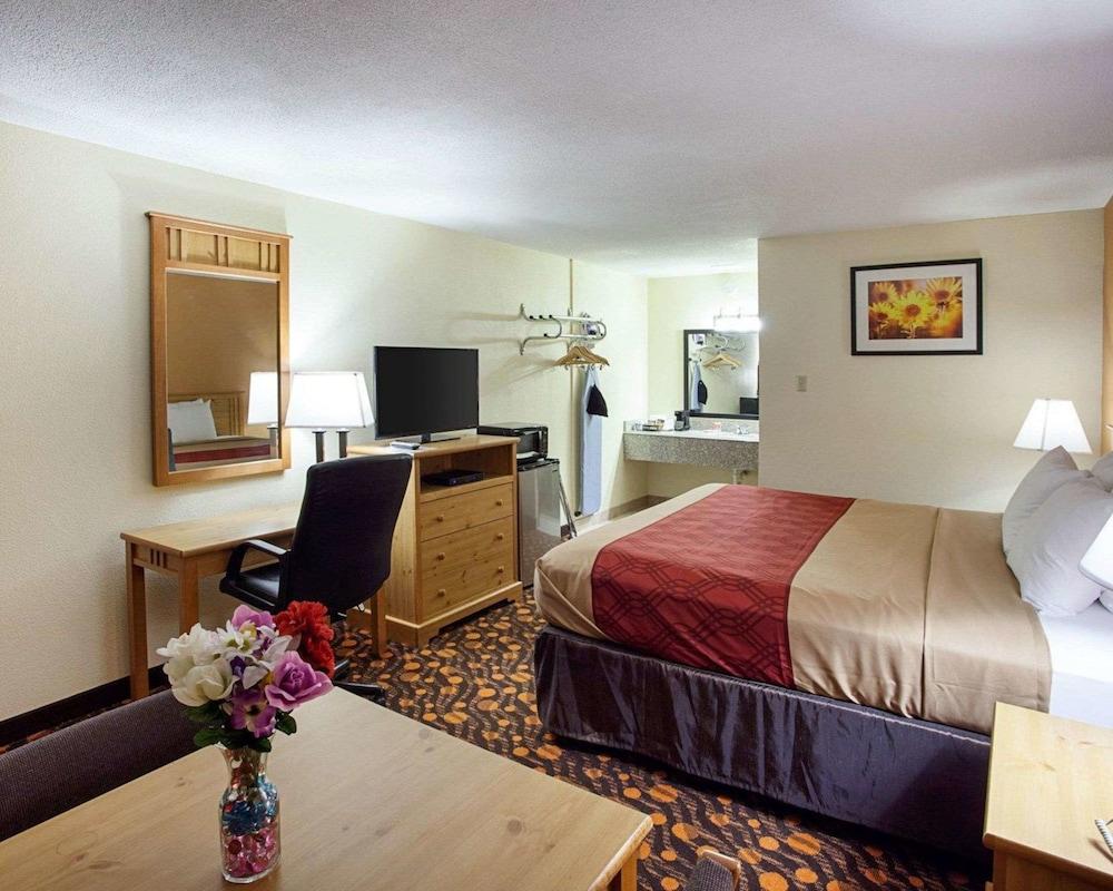 Econo Lodge Phillipsburg photo 16