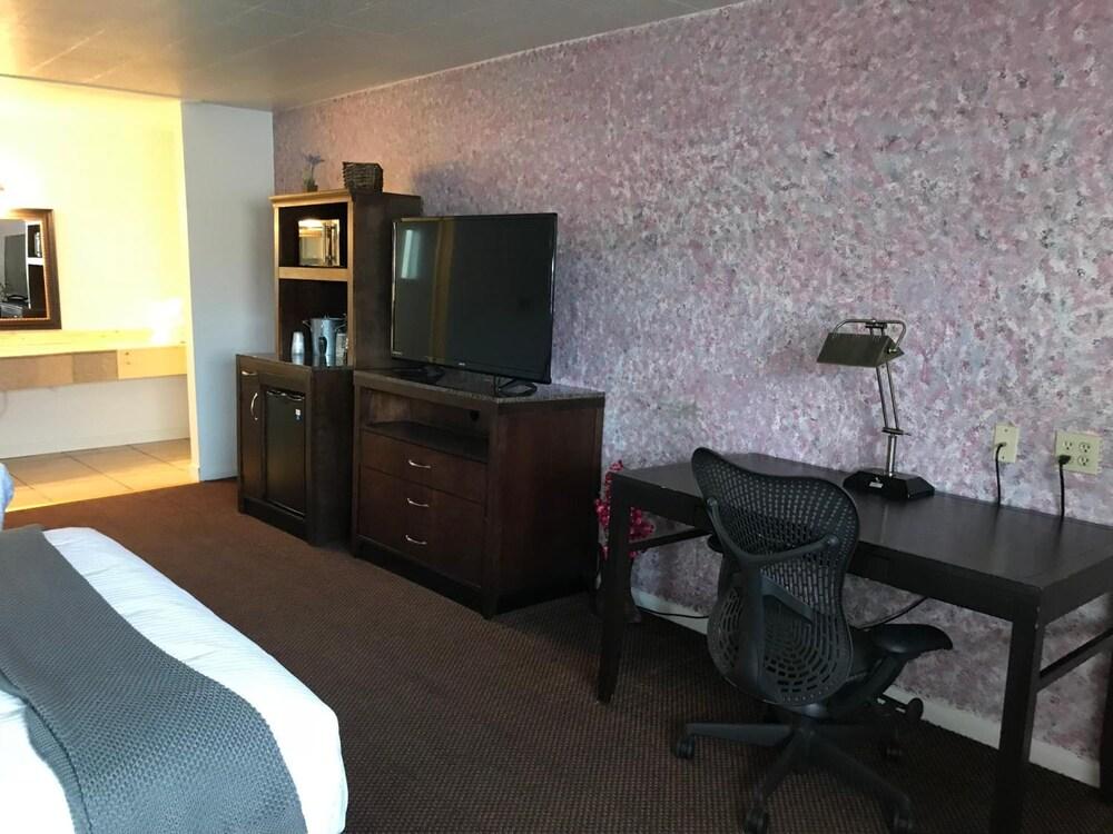 Country West Motel photo 16