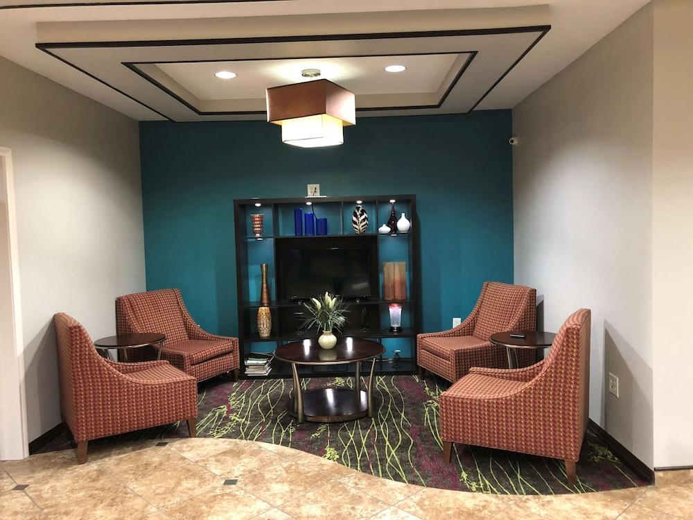 Executive Inn & Suites Joaquin photo 3